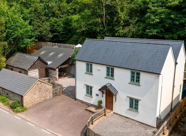 4 bed property, in Incline Road, £595,000