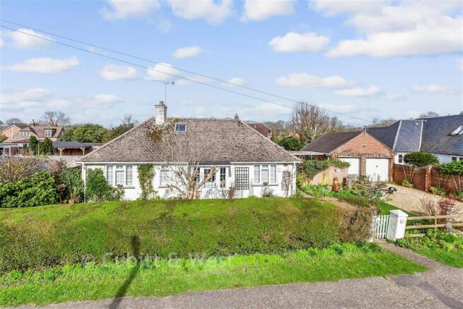 2 bed property, in The Avenue, £475,000