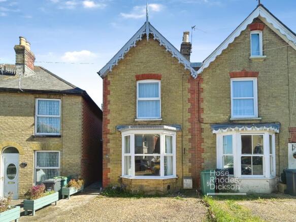 2 bed property, in Bellevue Road, £260,000