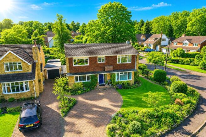 4 bed property, in Copse Avenue, £750,000