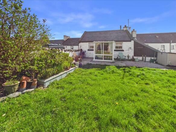 2 bed property, in The Old Byre, £190,000