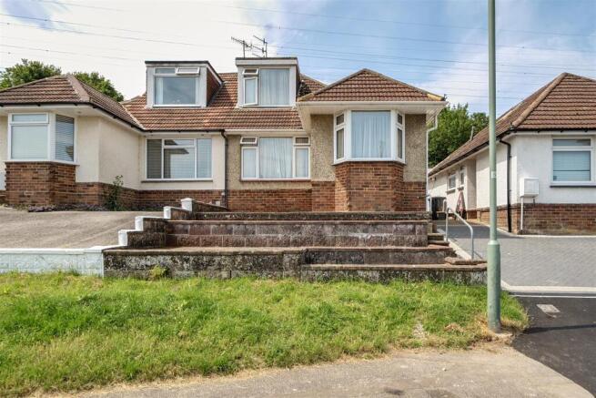 3 bed property, in Oakdene Crescent, £350,000