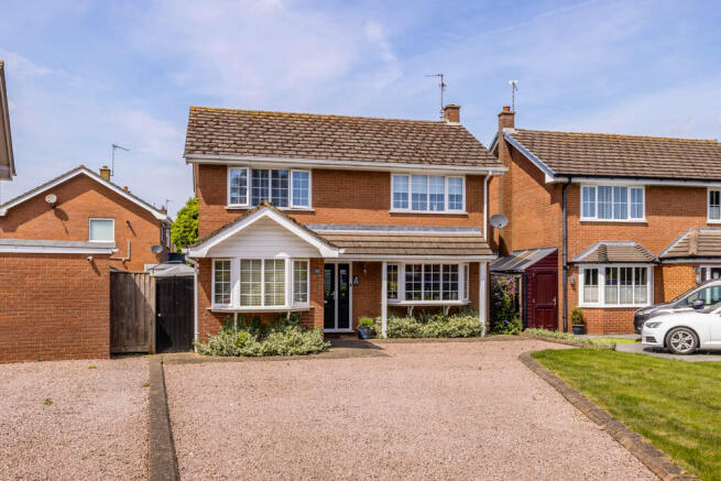 4 bed property, in Abbey Road, £300,000