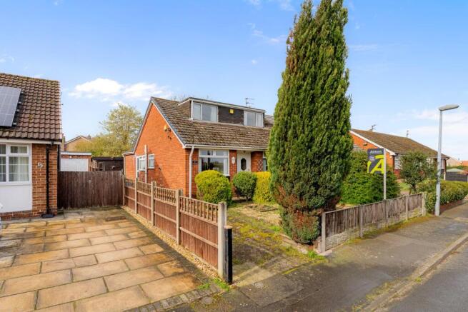 3 bed property, in Cocklade Lane, £270,000