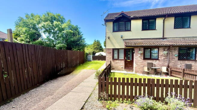 1 bed property, in Willowturf Court, £120,000