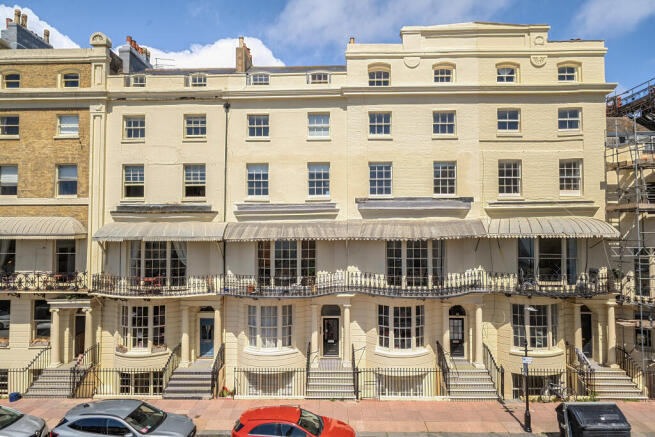 2 bed property, in Regency Square, £350,000