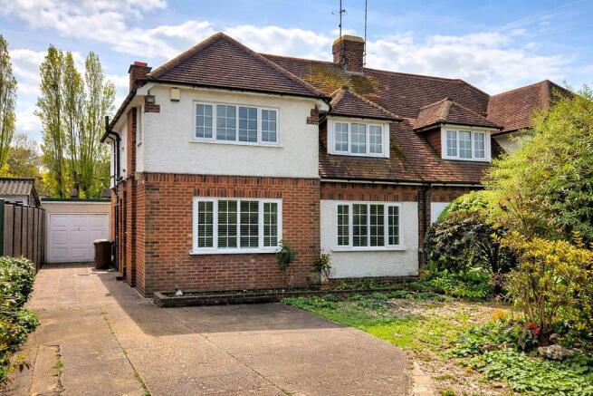 4 bed property, in Billy Lows Lane, £899,995