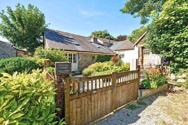 4 bed property, in Trevoole - Between Camborne And Praze-An-Beeble, £550,000