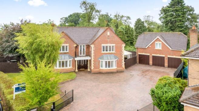 5 bed property, in Chestnut Drive, £1,000,000