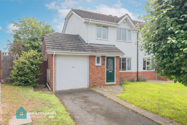 3 bed property, in York Close, £375,000