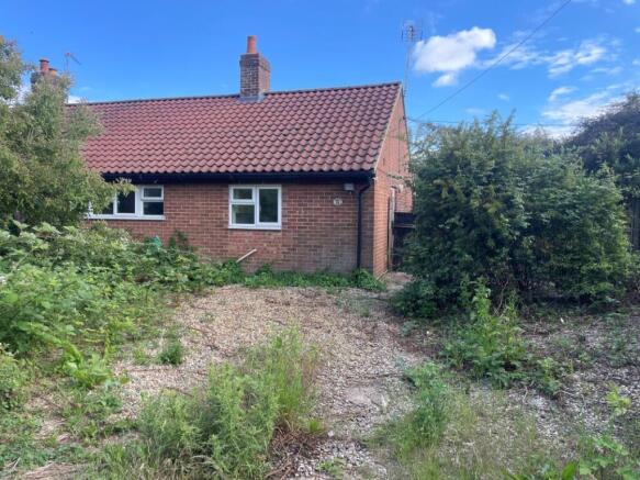2 bed property, in 12 Cubitts Close, £80,000