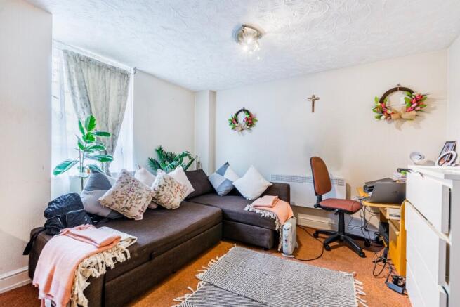 1 bed property, in The New Alexandra Court, £67,500