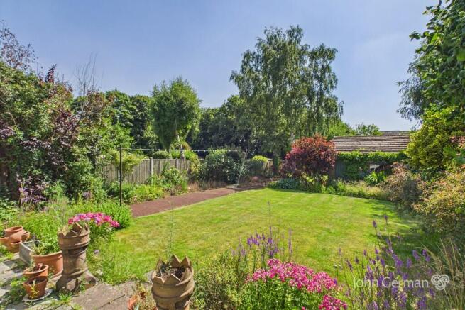 4 bed property, in Hillfield Lane, £399,500