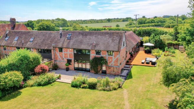 5 bed property, in Shelfield, £1,000,000