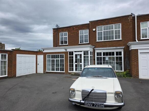 4 bed property, in Kenyngton Place, £675,000