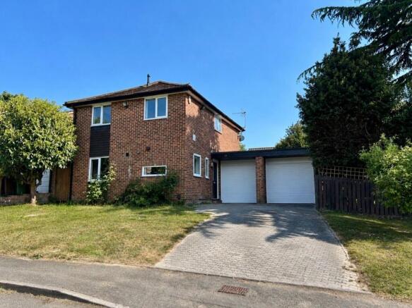 4 bed property, in Drumaline Ridge, £740,000