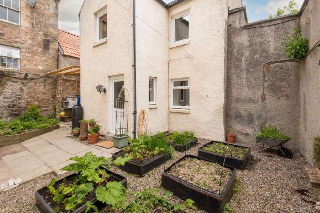 4 bed property, in 32 Market Street, £350,000