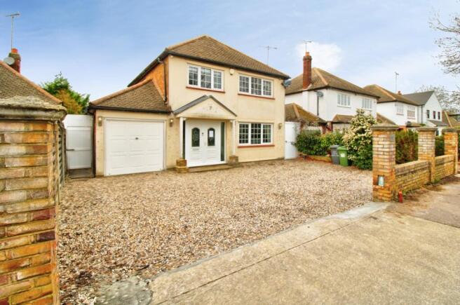 3 bed property, in Great Nelmes Chase, £875,000