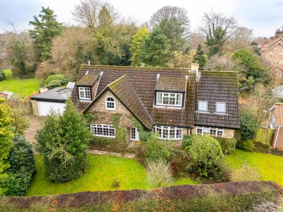 4 bed property, in Main Street, £600,000