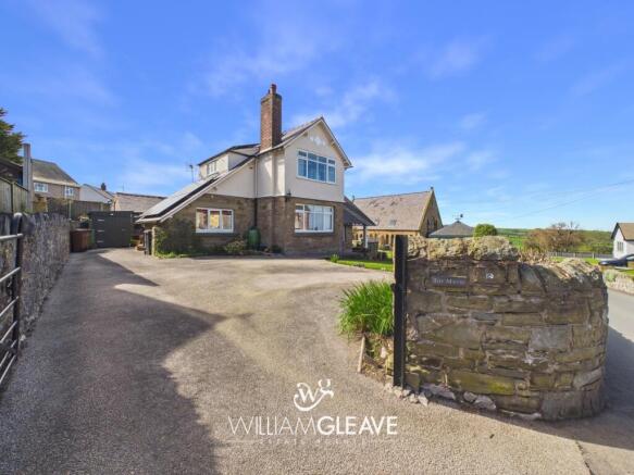 3 bed property, in Trelogan, £425,000