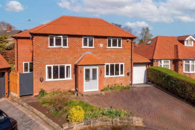 4 bed property, in Rivershill Gardens, £699,995