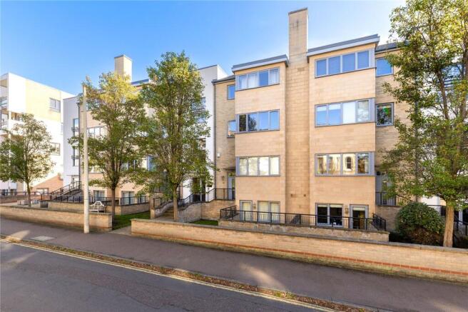 2 bed property, in Fitzwilliam Road, £575,000