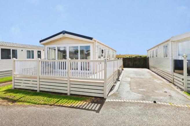 2 bed property, in Faversham Road, £39,950