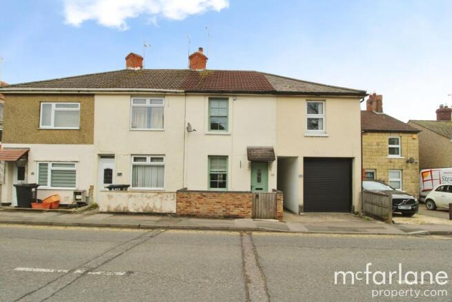 2 bed property, in Hyde Road, £250,000