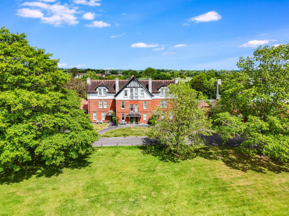 3 bed property, in Great Stony Park, £650,000