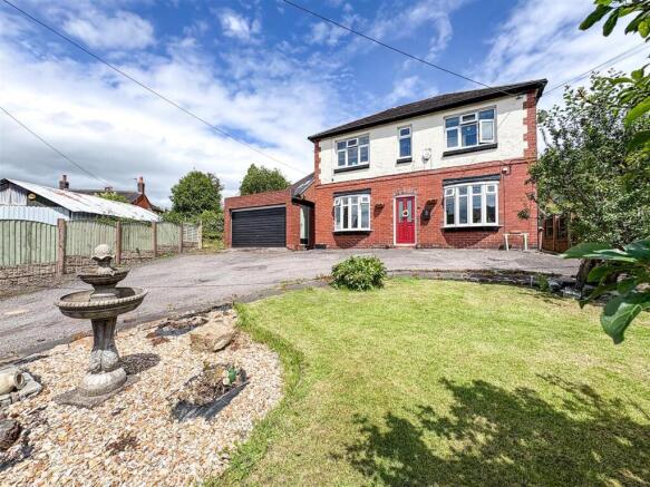 3 bed property, in Chapel Street, £290,000