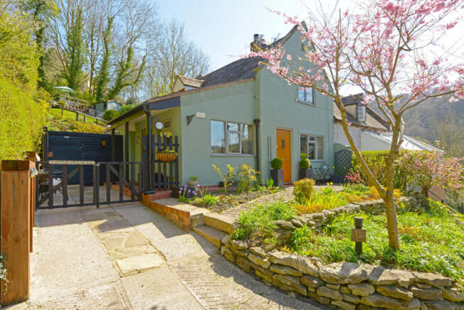 2 bed property, in Paradise, £335,000