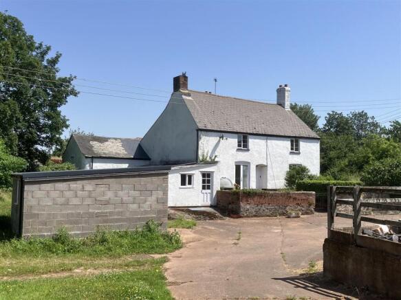 4 bed property, in Croford, £595,000