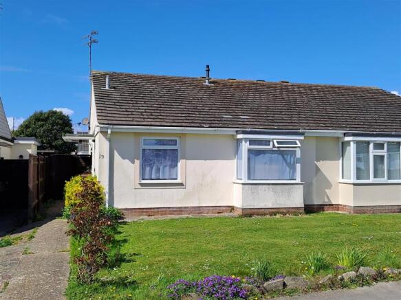 3 bed property, in Middle Mead, £350,000