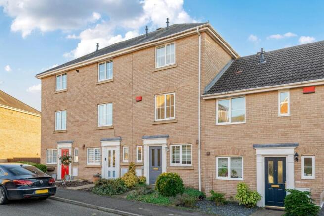 4 bed property, in Ruffles Road, £240,000