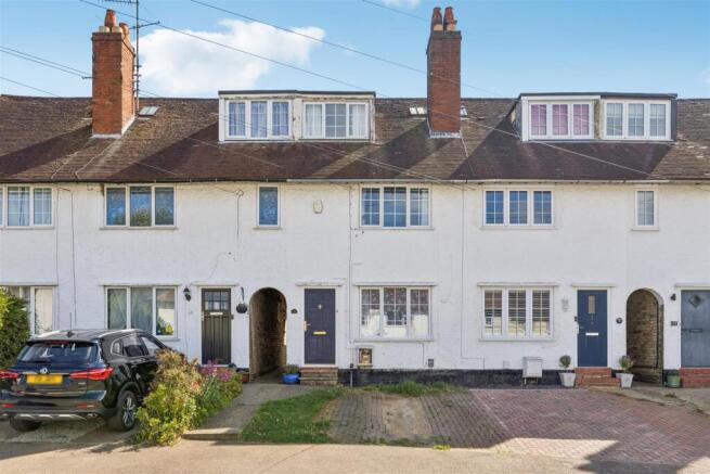 2 bed property, in Shott Lane, £355,000