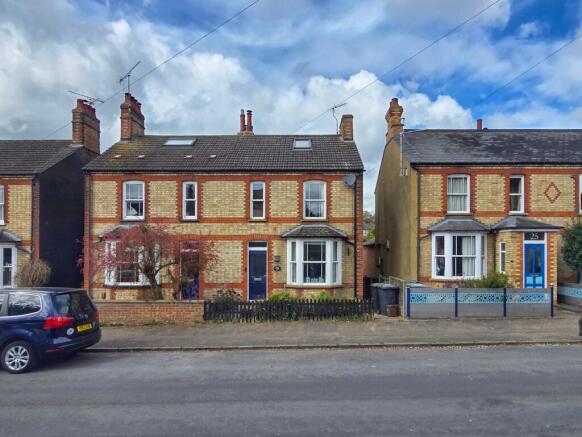 4 bed property, in Ashburnham Road, £575,000