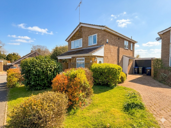 3 bed property, in Ennerdale Close Daventry Northamptonshire, £300,000