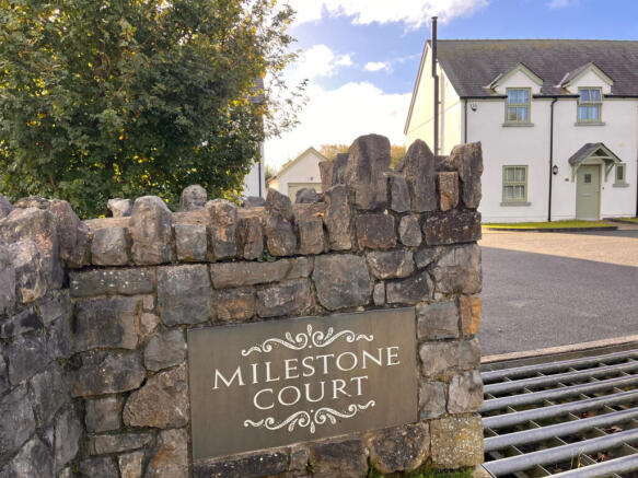 3 bed property, in Milestone Court, £379,000