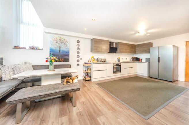 5 bed property, in Abergele Road, £375,000
