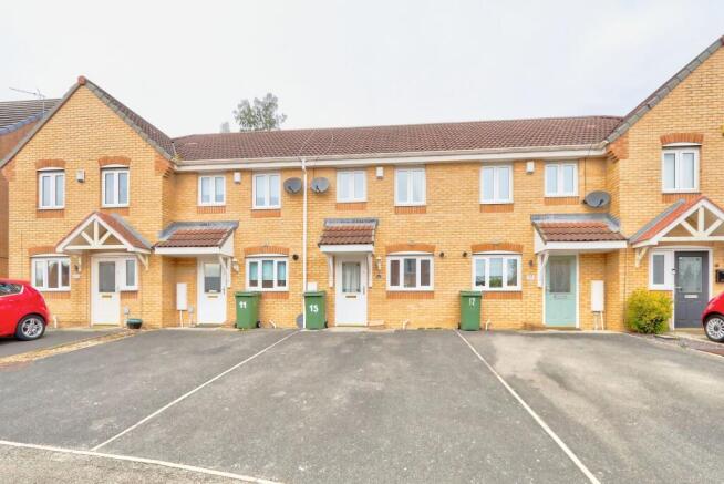 2 bed property, in Bevan Close, £90,000