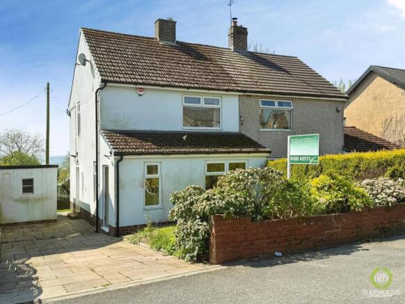 2 bed property, in Sabden Road, £250,000