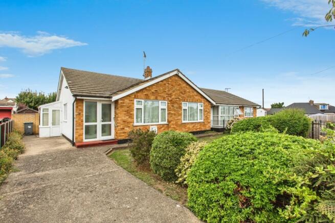 2 bed property, in Roedean Close, £400,000