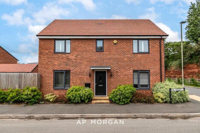 3 bed property, in The Winding, £425,000