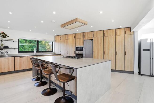 6 bed property, in Bradwell Road, £1,250,000