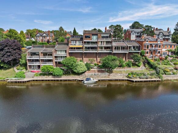 2 bed property, in Dee Banks, £425,000