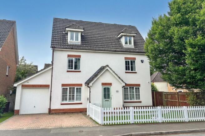 5 bed property, in Mulberry Road, £580,000