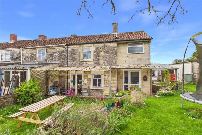 2 bed property, in Parkway, £280,000