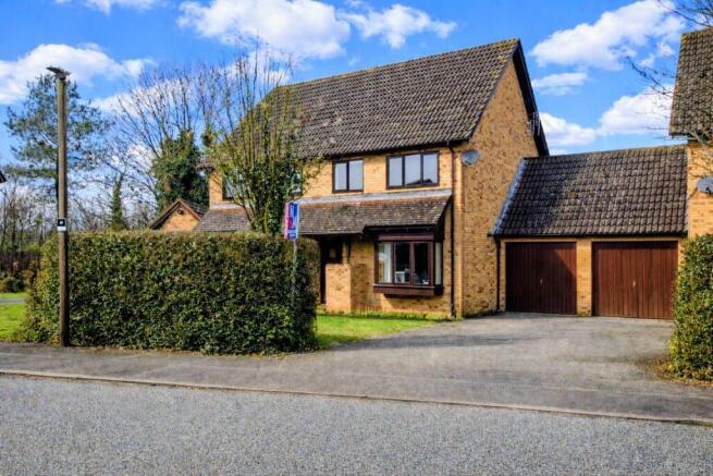 3 bed property, in Gaddesden Crescent, £325,000