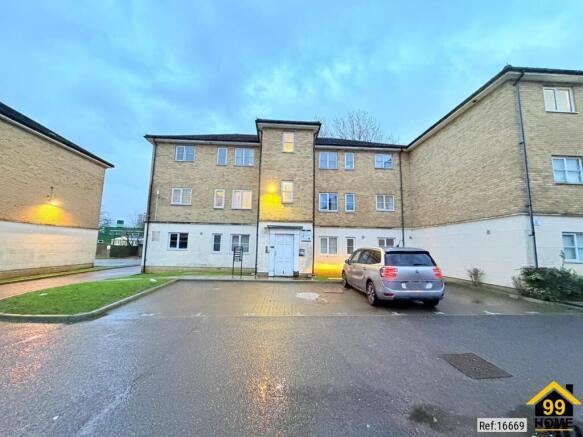 2 bed property, in Causton Square, £240,000