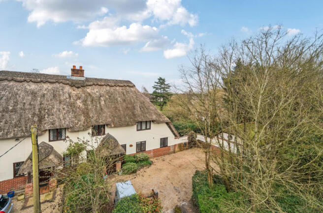 4 bed property, in Stoneham Lane, £575,000